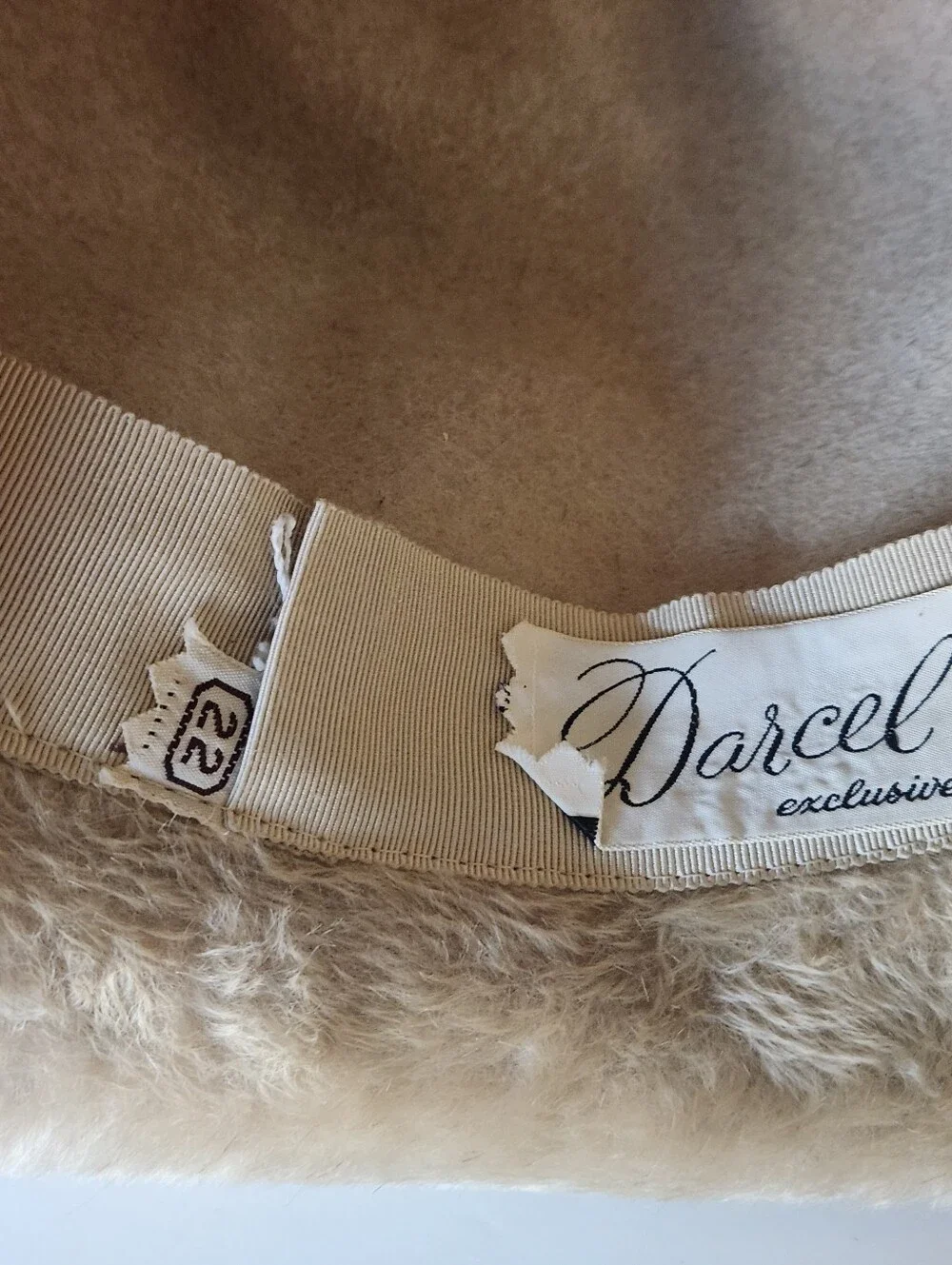Vintage Darcel Exclusives Tan Felt Hat w/ Faux Fur Leather Accents Size  M